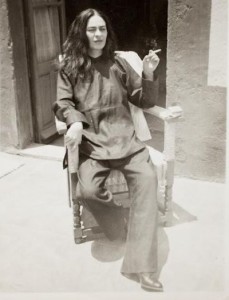 frida_kahlo_ smoking cigarettes hair down_antonio_kahlo