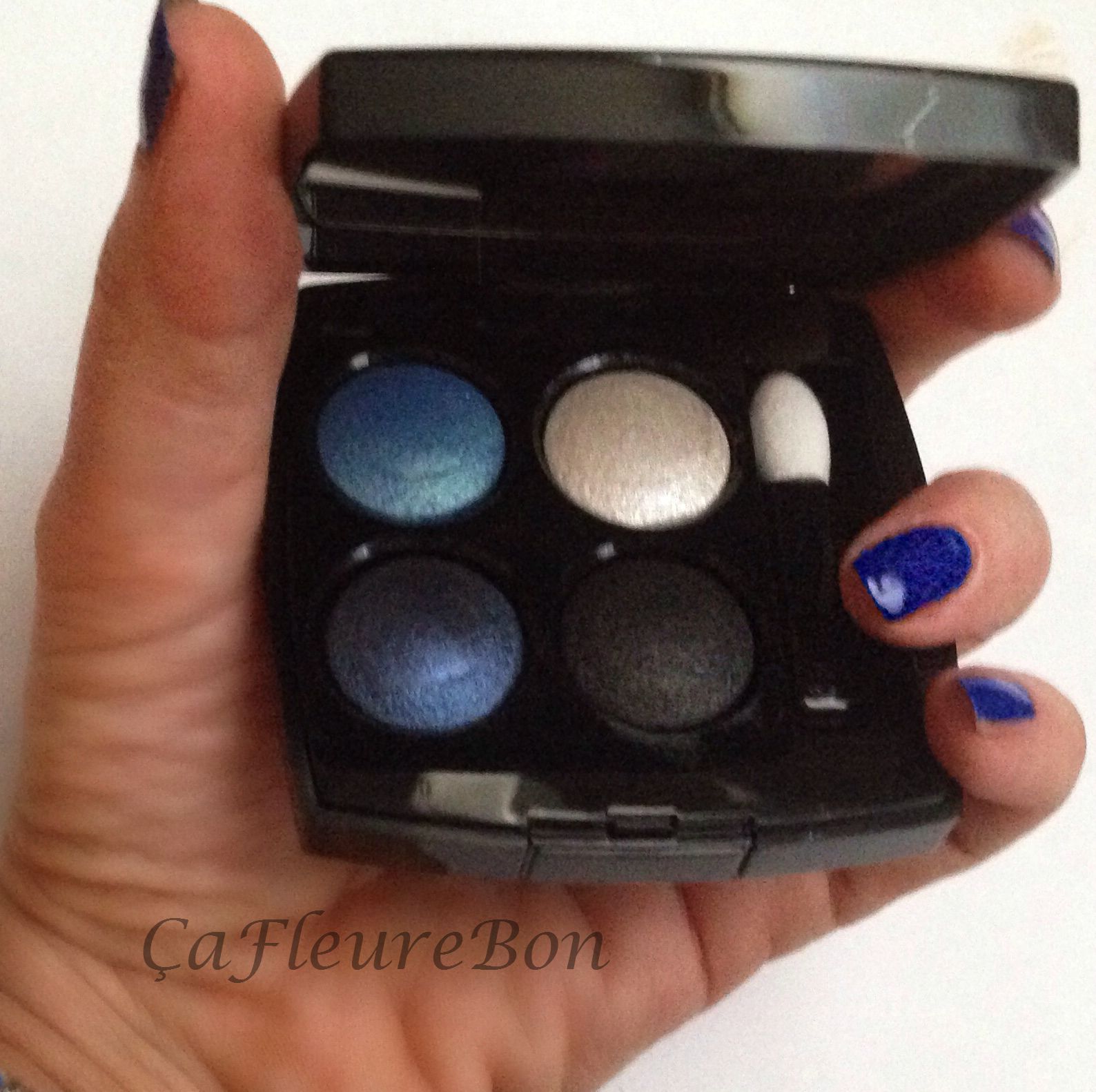 Blue Rhythm de Chanel: Les 4 Ombres Multi Effect Quadra Shadows 244 TISSÉ  JAZZ Limited edition and LE VERNIS Nail Colour 665 Vibrato Review  (Swatches, Photos) - ÇaFleureBon Perfume Blog