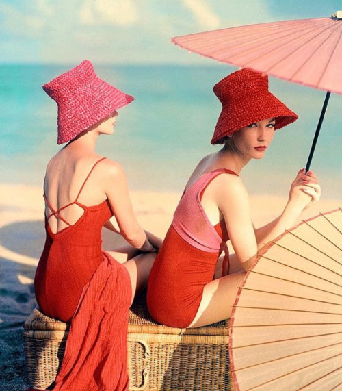 Red Parasol photoLouise Dahl-Wolfe, 1959.