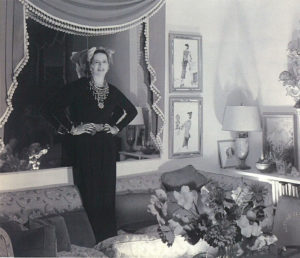 diana-vreeland-at-her-400-park-avenue-apartment-nyc-flowers
