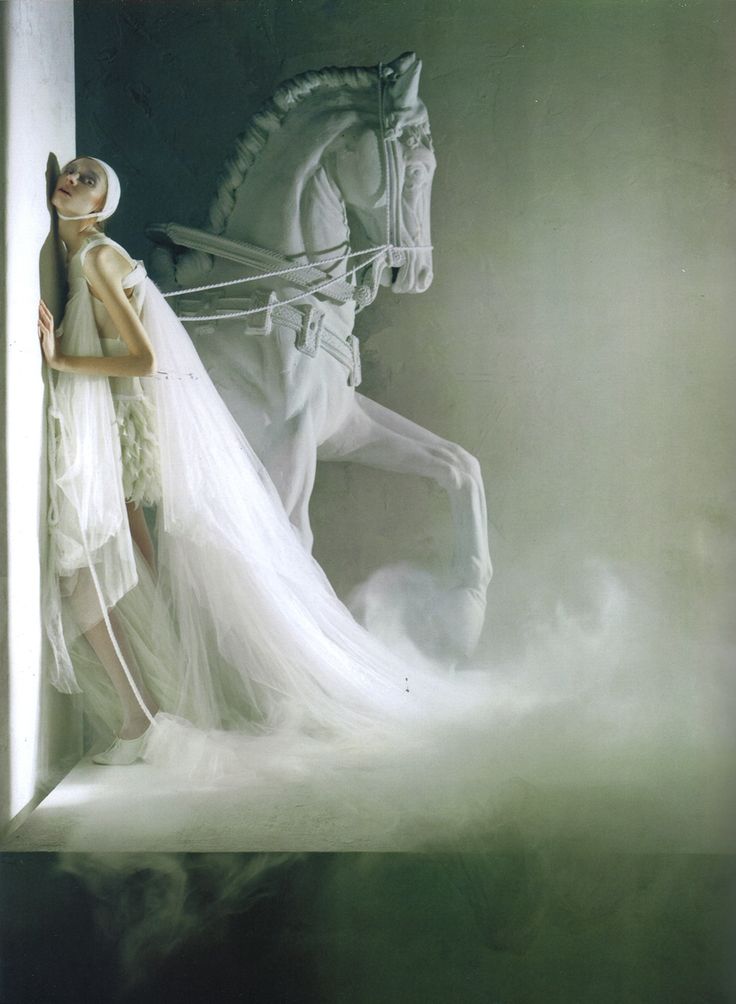 Tim Walker: Pictures ティム・ウォーカーの写真集。Vogue紙面に