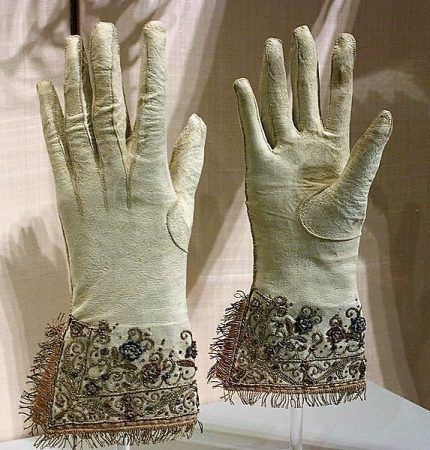 Scented leather gloves from the Renaissance