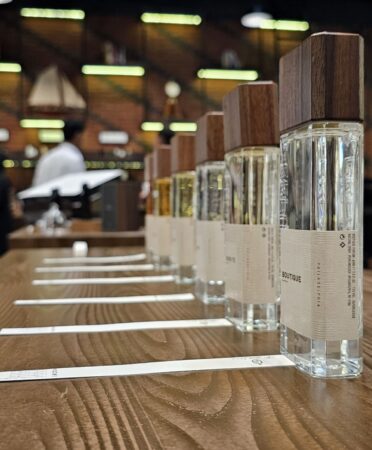 Perfumology-Perfumes-at-The-Scent-Library-Abu-Dhabi--372x450 علم العطور ومكتبة الروائح: بناء اتصالات عالمية